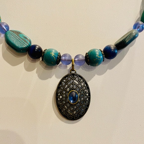 NWT Marked Teal Green Blue Beaded Pendant Necklace - Picture 3 of 7